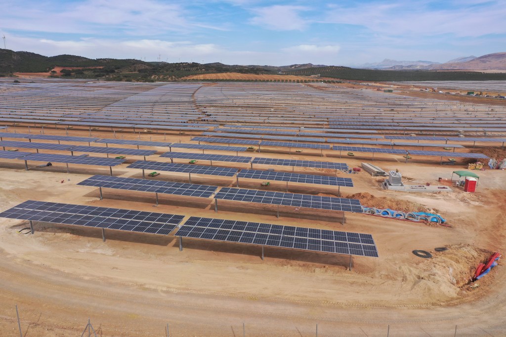 Iberdrola inicia la construcción de cuatro plantas solares en portugal ...